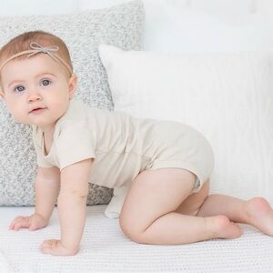 (2)NWT Colored Organics Green and beige Bodysuits organic cotton unisex 0-3month